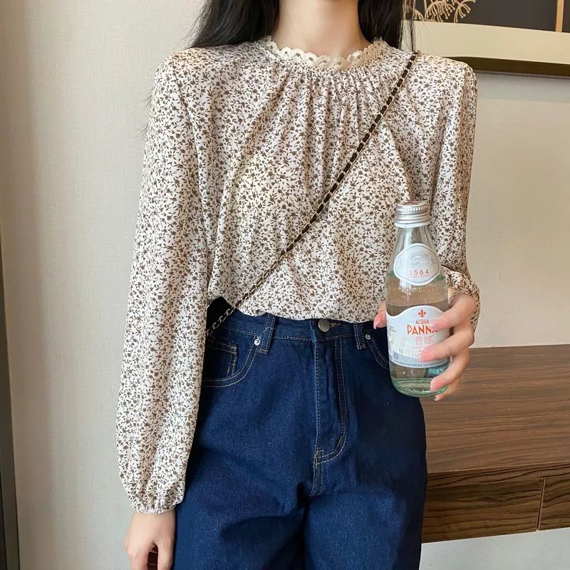 Korean version of womens floral chiffon blouse with round collar lace stitching